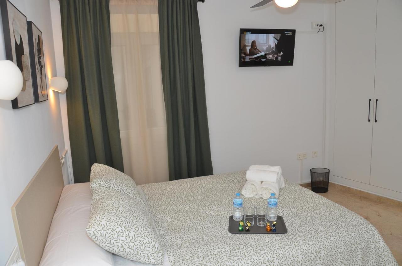 Alojamiento Azahara Hotel Malaga Ngoại thất bức ảnh